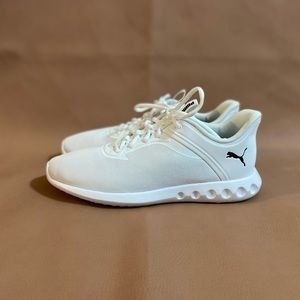 White Puma Tennis shoes